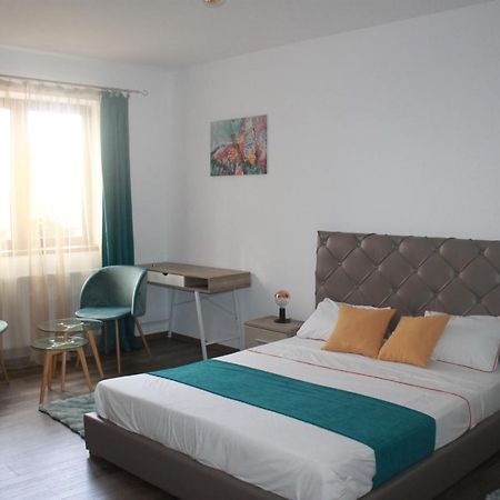 Studio Turquoise Victoria Bucharest Luaran gambar